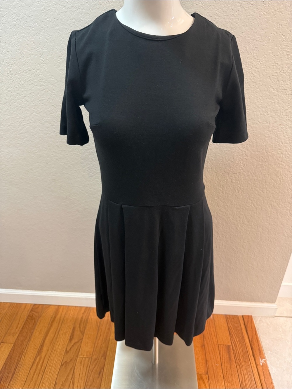 LOFT Black Short-Sleeve Fit & Flare Dress size 0